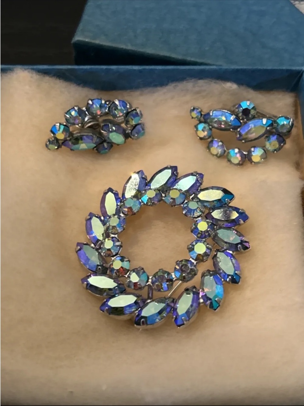 Iridescent Purple-Blue Crystal Wreath Brooch - Women Jewelry